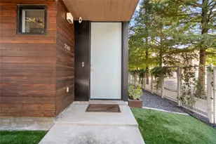 2202 Whitney St, Houston, TX 77006 - Photo 4