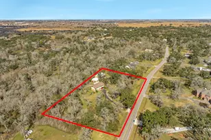 703 County Rd 605, Angleton, TX 77515 - Photo 10