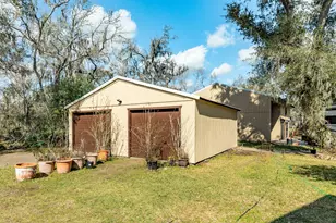 703 County Rd 605, Angleton, TX 77515 - Photo 16