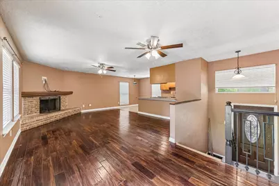 13 Fiddleleaf Court, The Woodlands, TX 77381 - Photo 2