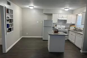 1101 E Main St, League City, TX 77573 - Photo 2