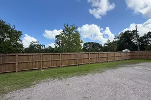 1101 E Main St, League City, TX 77573 - Photo 10