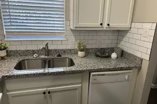 1101 E Main St, League City, TX 77573 - Photo 12