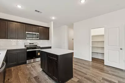 1009 S Oakhurst Drive, Dayton, TX 77535 - Photo 6