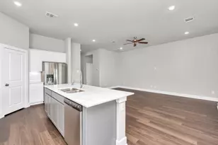 10502 Moon Vly Ln, Rosharon, TX 77583 - Photo 4