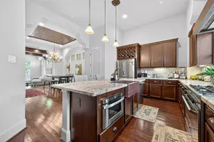 1821 W 24th St, Houston, TX 77008 - Photo 2