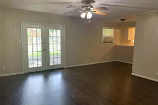 5815 Darlinghurst Dr, Houston, TX 77085 - Photo 2