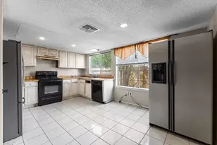 7607 Secretariat Ln, Houston, TX 77071 - Photo 8