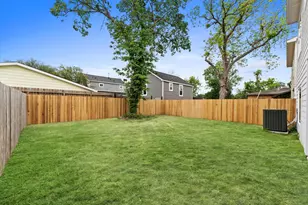 514 Melbourne St, Houston, TX 77022 - Photo 32