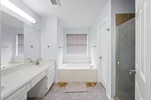 9366 Corner Oaks Ln, Houston, TX 77036 - Photo 20