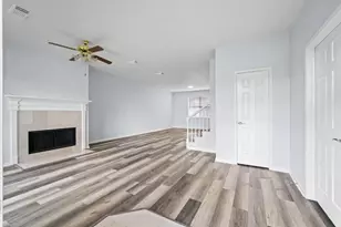 9366 Corner Oaks Ln, Houston, TX 77036 - Photo 8