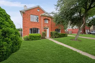 9366 Corner Oaks Ln, Houston, TX 77036 - Photo 2