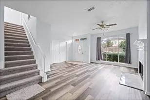 9366 Corner Oaks Ln, Houston, TX 77036 - Photo 10