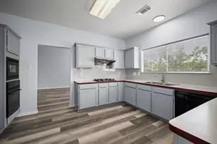 9366 Corner Oaks Ln, Houston, TX 77036 - Photo 12