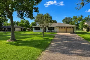 1710 N Rd, Lake Jackson, TX 77566 - Photo 2