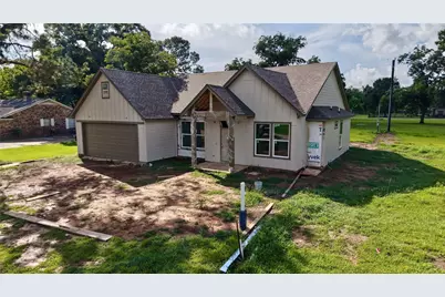 6610 Spencer Dr, Jones Creek, TX 77541 - Photo 2