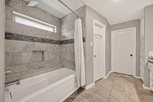 5414 Crown Colony, Houston, TX 77069 - Photo 32