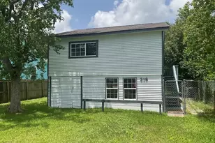 318 10th St, Dickinson, TX 77539 - Photo 1