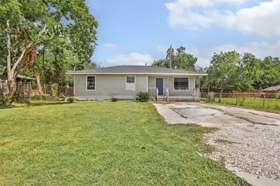 234 Bay Oaks Drive, La Porte, TX 77571 - Photo 1