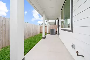 3115 Skyrock Dr, Houston, TX 77063 - Photo 38