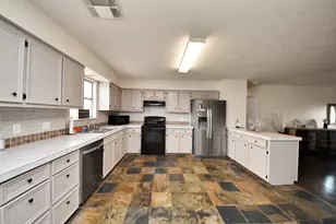 13103 County Rd 65, Rosharon, TX 77583 - Photo 12