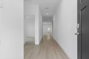 523 Robin St, Angleton, TX 77515 - Photo 2