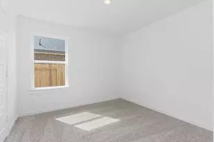 523 Robin St, Angleton, TX 77515 - Photo 8