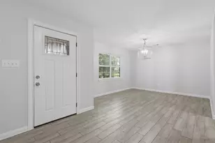 7826 Twin Hills Dr, Houston, TX 77071 - Photo 10