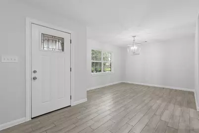 7826 Twin Hills Drive, Houston, TX 77071 - Photo 10