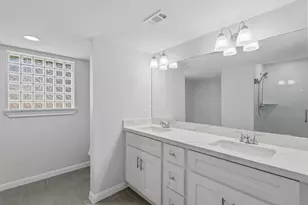 7826 Twin Hills Dr, Houston, TX 77071 - Photo 20