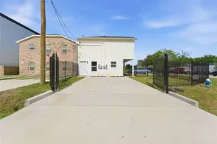 6803 Loma Vista St, Houston, TX 77085 - Photo 2