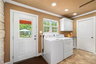 916 E James St, Baytown, TX 77520 - Photo 22