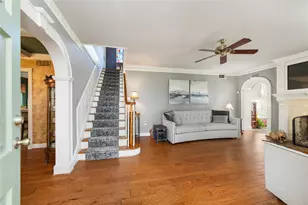 916 E James St, Baytown, TX 77520 - Photo 10