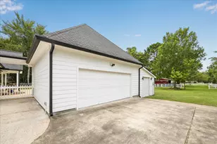 9064 Grand Lake Estates Dr, Montgomery, TX 77316 - Photo 32