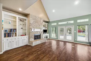 9064 Grand Lake Estates Dr, Montgomery, TX 77316 - Photo 10