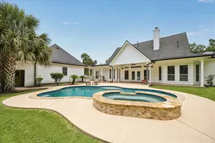9064 Grand Lake Estates Dr, Montgomery, TX 77316 - Photo 2