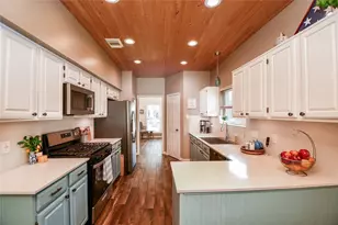 16022 Surrey Woods Dr, Friendswood, TX 77546 - Photo 10