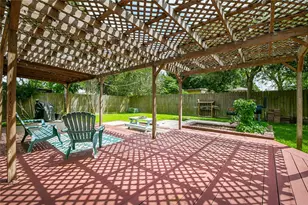 16022 Surrey Woods Dr, Friendswood, TX 77546 - Photo 26