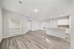 13427 Lucky Bill Ln, Houston, TX 77048 - Photo 2