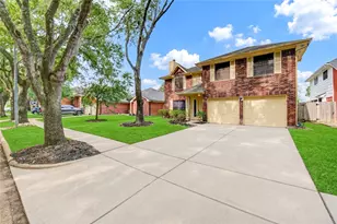 138 W New Meadows Dr, Sugar Land, TX 77479 - Photo 2