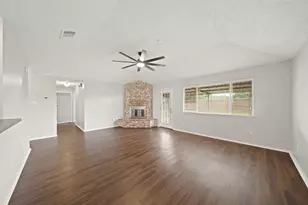 1325 Canyon Springs Dr, La Porte, TX 77571 - Photo 4