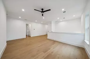 1227 Howard Ln, Bellaire, TX 77401 - Photo 1