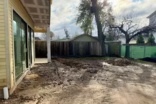 902 E 25th St, Houston, TX 77009 - Photo 6