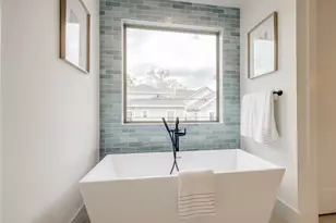 902 E 25th St, Houston, TX 77009 - Photo 38