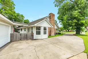 107 Mistletoe St, Lake Jackson, TX 77566 - Photo 20