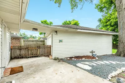 107 Mistletoe Street, Lake Jackson, TX 77566 - Photo 22