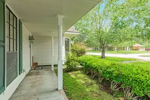 107 Mistletoe St, Lake Jackson, TX 77566 - Photo 4