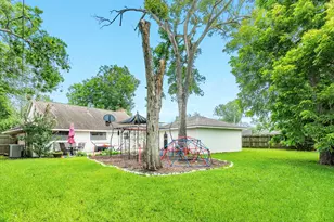 107 Mistletoe St, Lake Jackson, TX 77566 - Photo 24