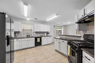 21139 Wildcroft Dr, Katy, TX 77449 - Photo 4