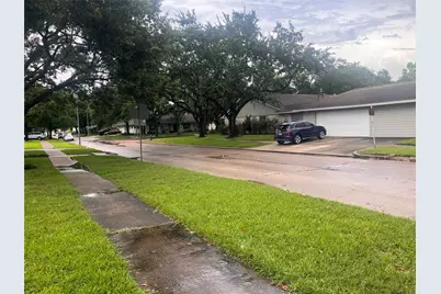 9610 Bob White Drive, Houston, TX 77096 - Photo 2
